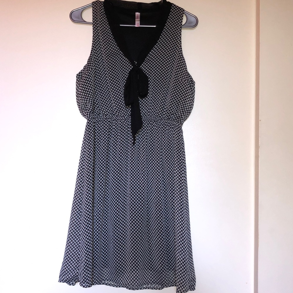 Xhilaration Elastic Waist Chevron Tie Vneck Dress